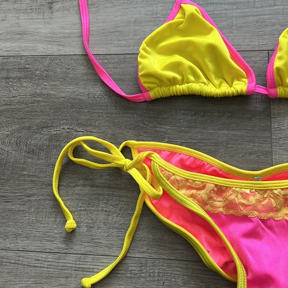 Bikinis - Picture 4 of 8